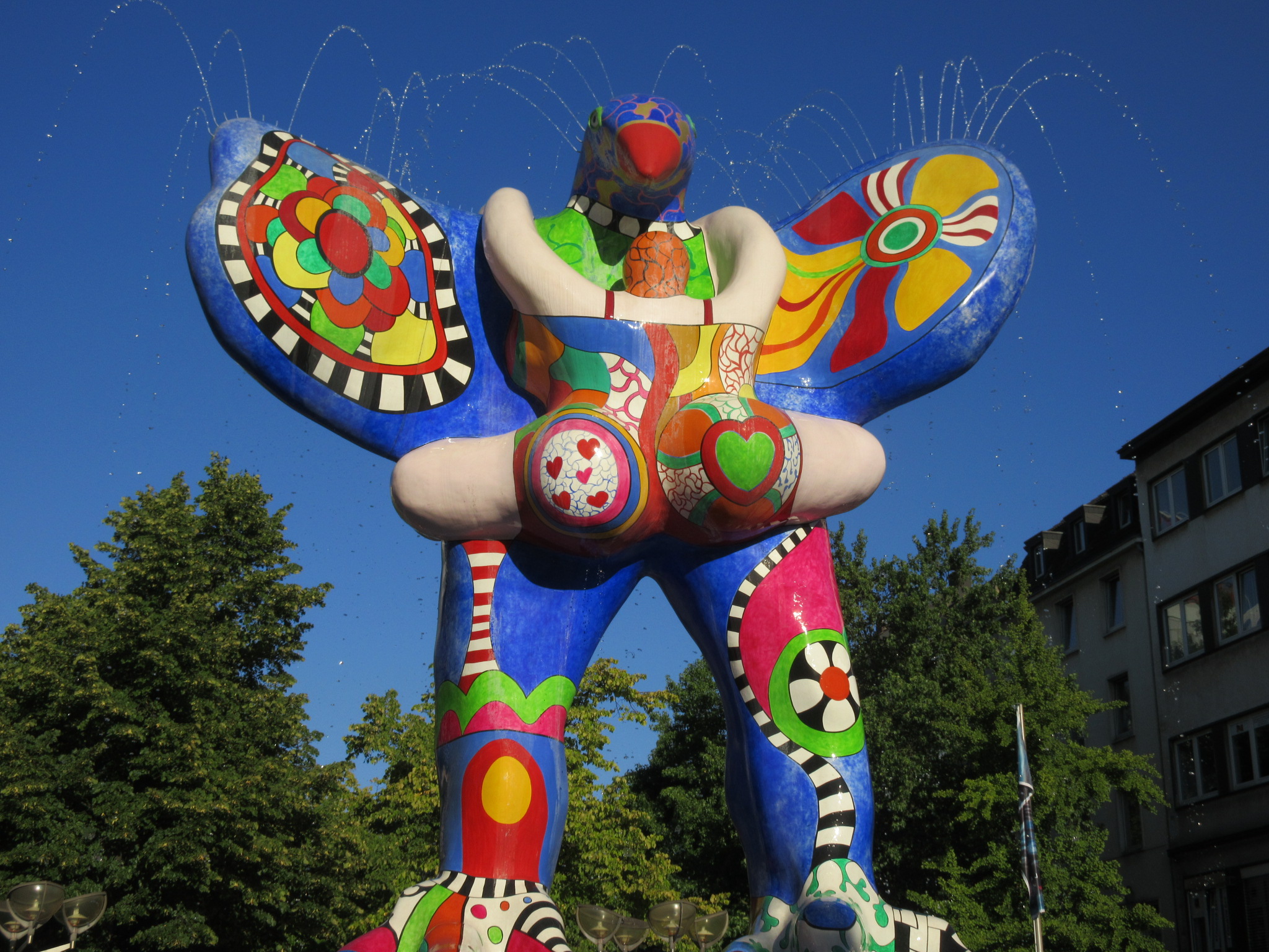 Von Schüssen und Feuerwerk: Niki de Saint Phalle und Yves Tinguely